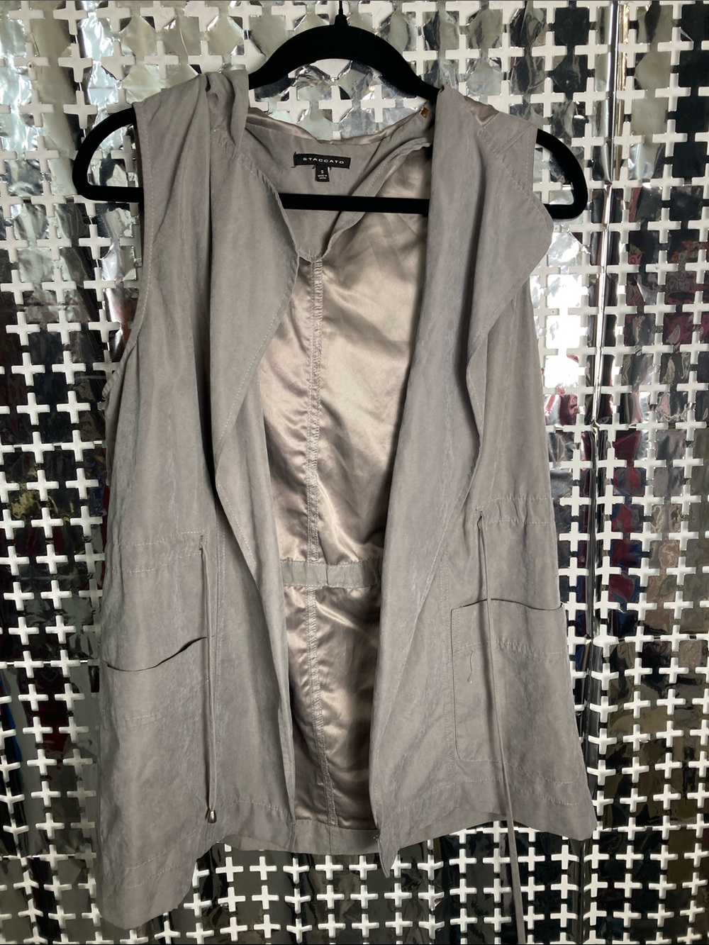 Staccato Hooded Sleeveless Vest in Light Gray